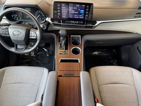 Certified 2024 Toyota Sienna LE image 16