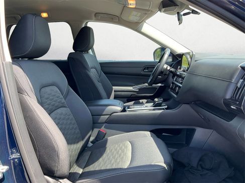 Used 2024 Nissan Pathfinder SV image 13