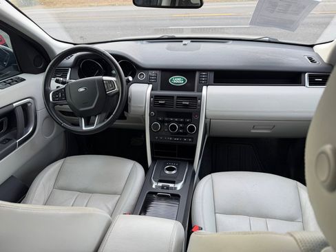 Used 2019 Land Rover Discovery Sport SE image 39