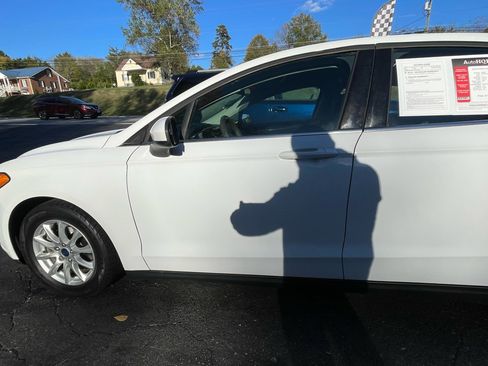 Used 2015 Ford Fusion S image 3
