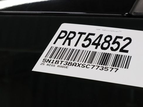 Certified 2025 Nissan Rogue SV image 33