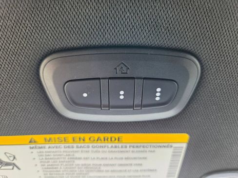 Used 2025 Chrysler Pacifica Select FWD image 26