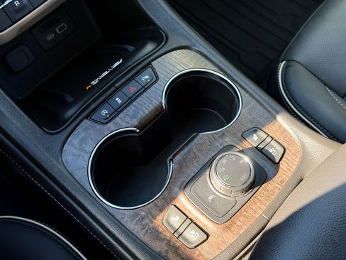 Certified 2023 GMC Acadia Denali w/ Denali Ultimate Package image 26