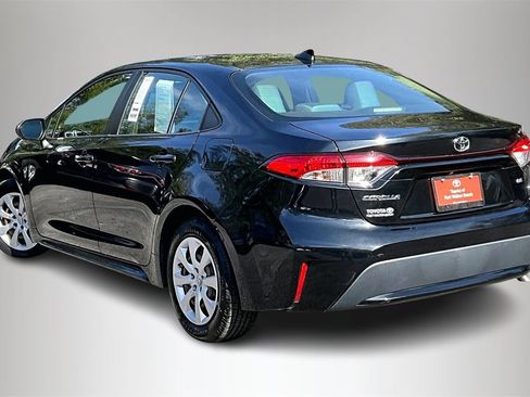 Used 2021 Toyota Corolla LE image 4