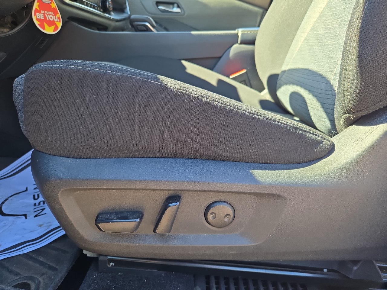 Used 2023 Nissan Rogue SV FWD image 19