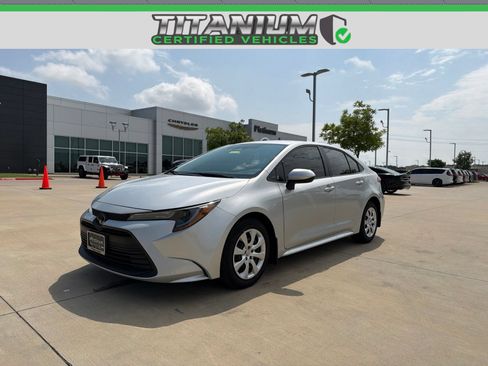 Used 2025 Toyota Corolla LE FWD image 1