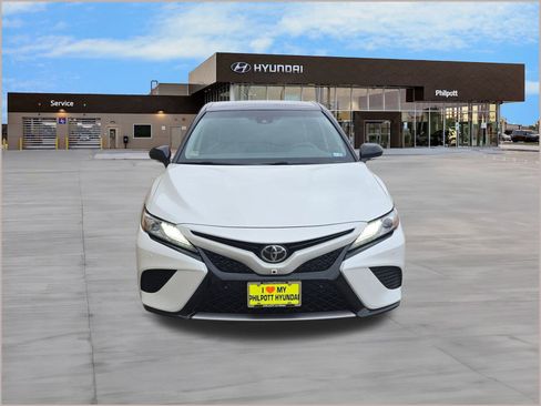 Used 2018 Toyota Camry XSE image 6