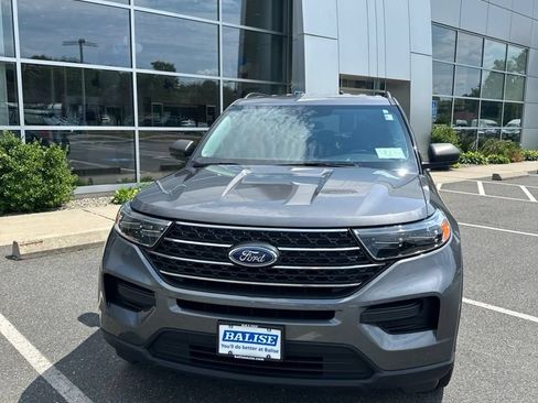 Used 2024 Ford Explorer XLT AWD/4WD image 2