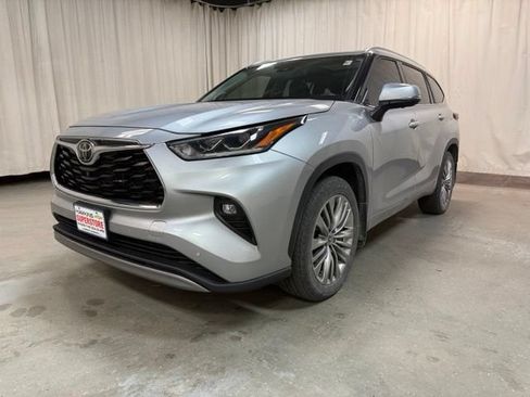 Used 2024 Toyota Highlander Platinum AWD/4WD image 11