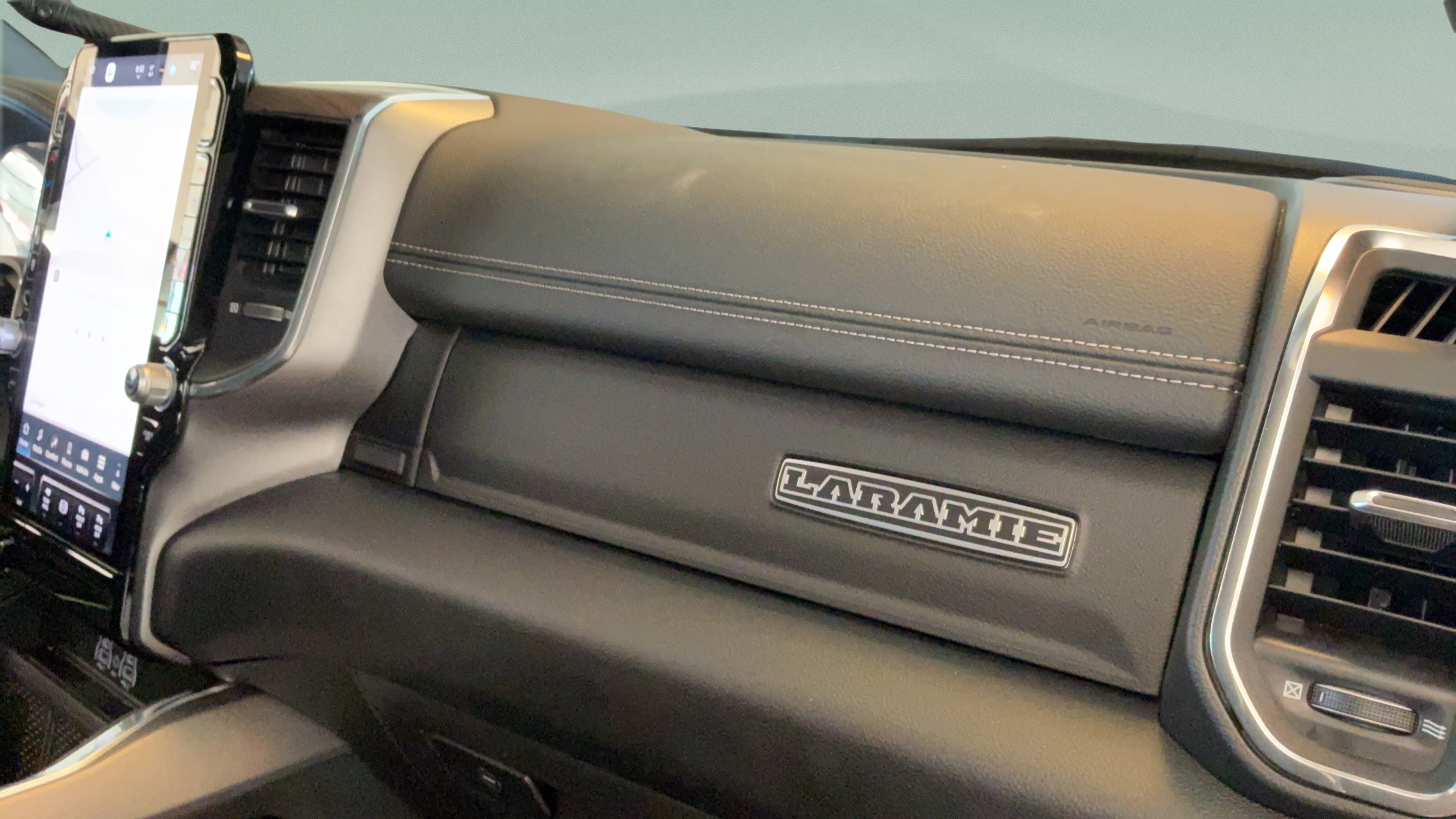 Used 2025 RAM 2500 Laramie AWD/4WD image 44