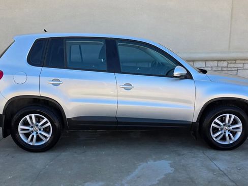 Used 2013 Volkswagen Tiguan S image 2