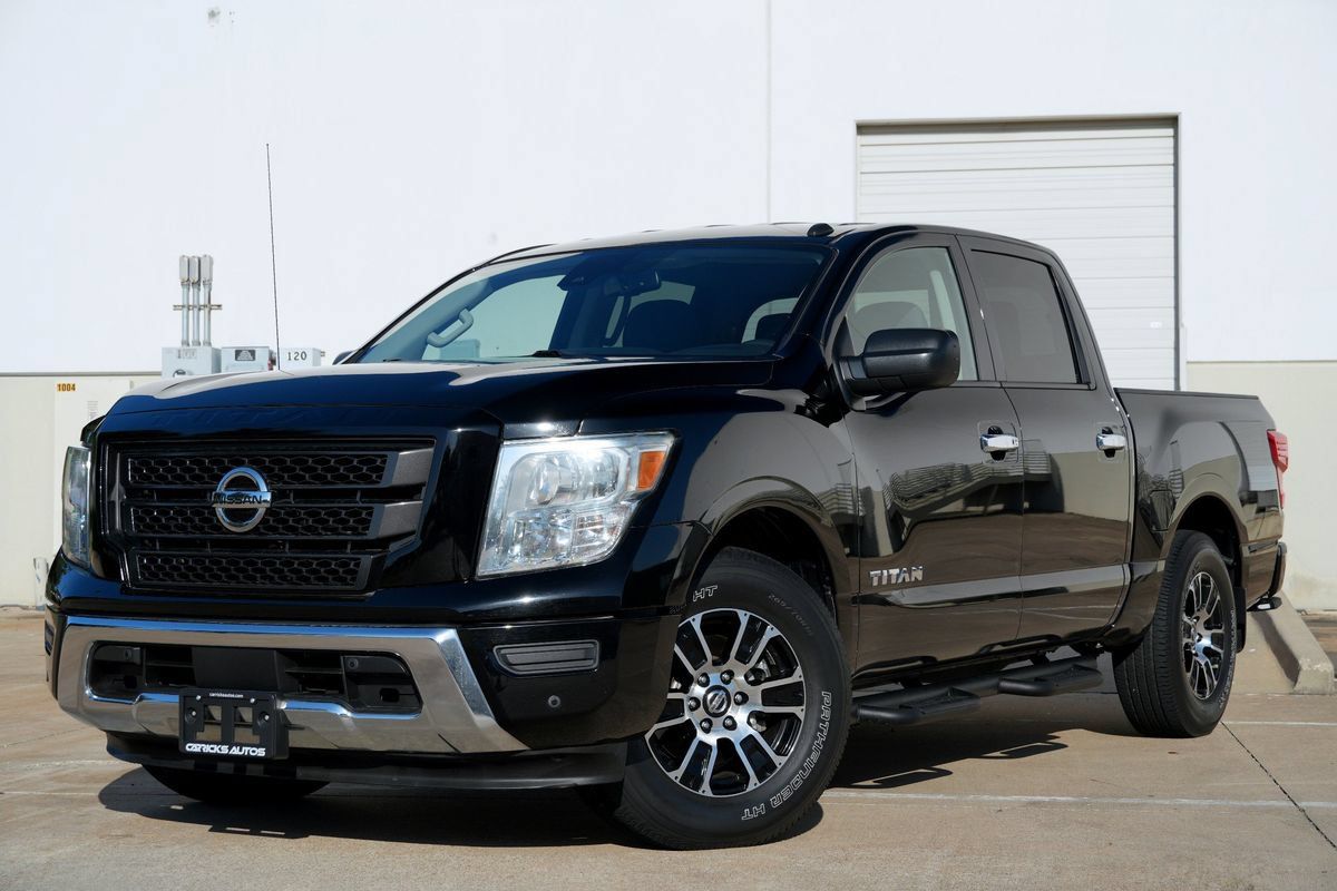 Used 2021 Nissan Titan SV w/ SV Convenience Package RWD image 2