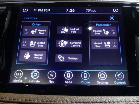 Used 2020 Chrysler Pacifica Limited w/ Tire & Wheel Group FWD image 43
