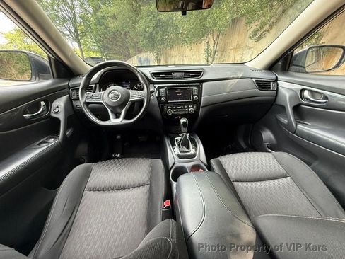 Used 2018 Nissan Rogue SV FWD image 17