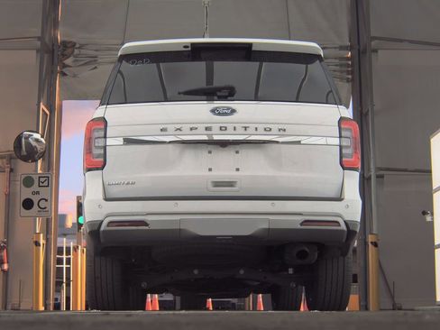 Used 2024 Ford Expedition Limited image 8