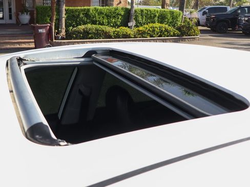 Used 2020 Toyota Camry SE FWD image 29