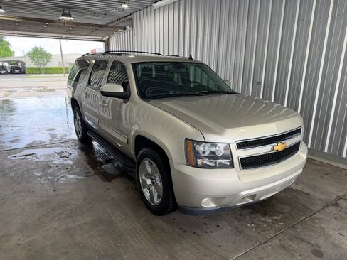 Used 2014 Chevrolet Suburban LT AWD/4WD image 4