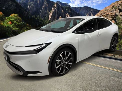 Used 2023 Toyota Prius Prime FWD image 2