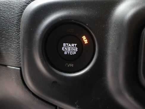 Used 2020 Jeep Gladiator Overland AWD/4WD image 22