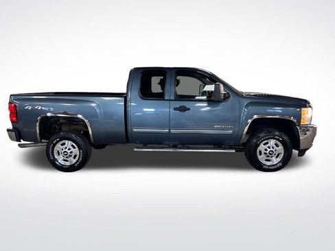 Used 2011 Chevrolet Silverado 2500 LT w/ Interior Plus Package AWD/4WD image 7