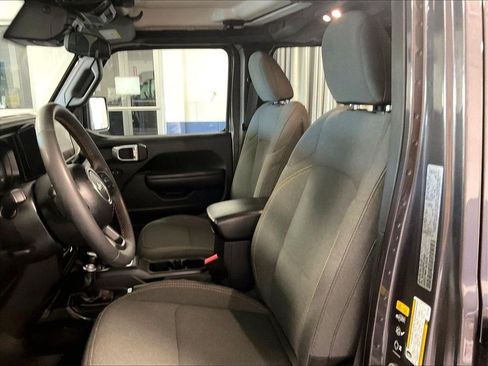 Used 2024 Jeep Wrangler Unlimited w/ Convenience Group AWD/4WD image 9