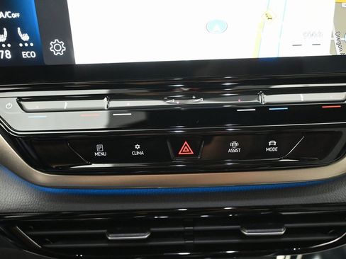 Used 2024 Volkswagen ID.4 2WD image 16