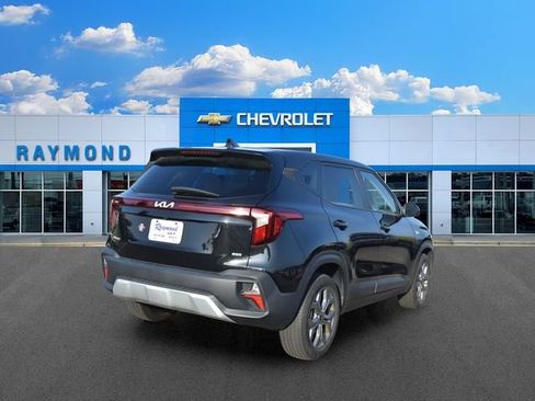 Used 2024 Kia Seltos LX AWD/4WD image 3