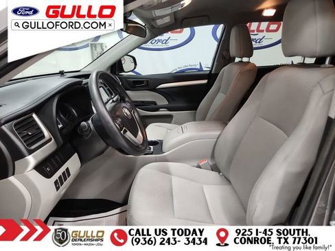 Used 2018 Toyota Highlander LE image 29