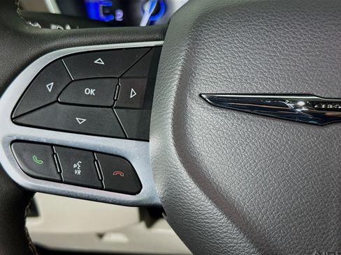 Used 2024 Chrysler Voyager LX image 13