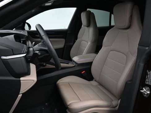 Certified 2025 Porsche Macan 4S Electric AWD/4WD image 5