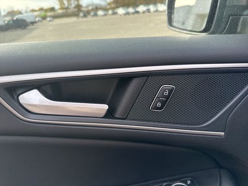 Used 2024 Ford Edge SEL w/ Convenience Package image 9