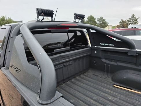 Used 2021 Chevrolet Colorado ZR2 w/ ZR2 Midnight Special Edition AWD/4WD image 9