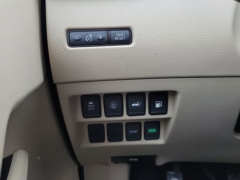 Used 2020 Nissan Rogue SV image 14