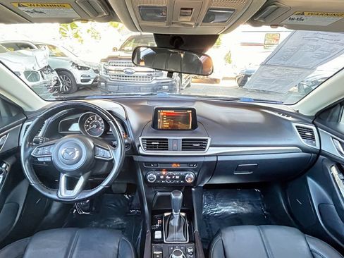 Used 2018 MAZDA MAZDA3 Touring FWD image 23
