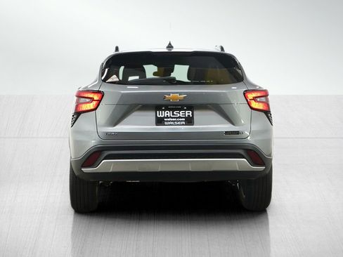 Used 2024 Chevrolet Trax LT w/ Driver Confidence Package FWD image 4