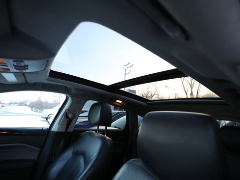 Used 2011 Cadillac SRX Luxury image 16