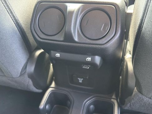 Used 2024 Jeep Wrangler Unlimited Sahara w/ Technology Group AWD/4WD image 31