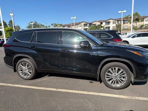 Used 2024 Toyota Highlander Platinum AWD/4WD image 5