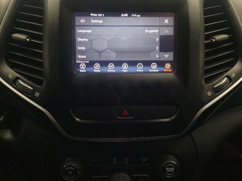Used 2019 Jeep Cherokee Latitude w/ Popular Appearance Group FWD image 25