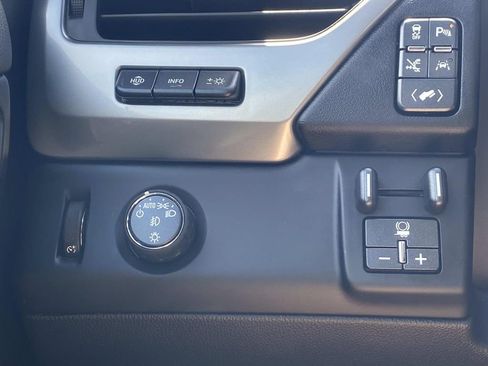 Used 2020 Chevrolet Tahoe Premier w/ Premier Plus Edition image 36