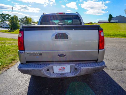 Used 2003 Ford Explorer Sport Trac XLT image 4