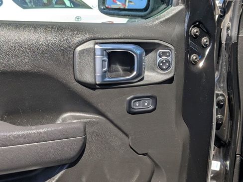 Used 2025 Jeep Wrangler Unlimited Rubicon image 15