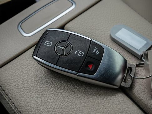 Used 2021 Mercedes-Benz GLB 250 4MATIC image 41