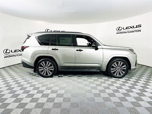 Used 2024 Lexus LX 600 4WD w/ Appearance Package image 10