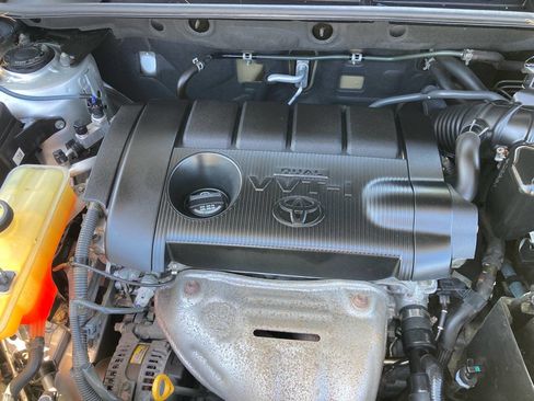 Used 2011 Toyota RAV4 4WD w/ Base L4 Extra Value Pkg image 18