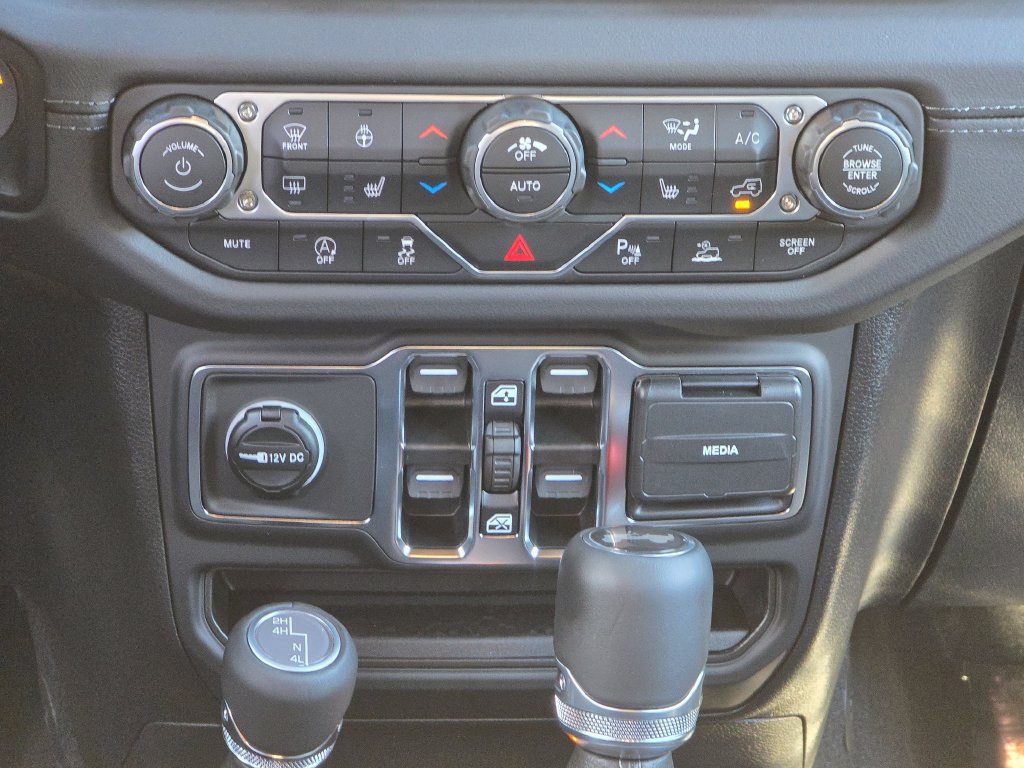 New 2027 Jeep Wrangler Unlimited Sahara AWD/4WD image 32