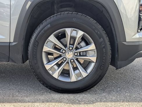 Used 2025 Chevrolet Equinox LT AWD/4WD image 12