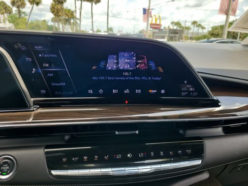 Certified 2024 Cadillac Escalade ESV Premium Luxury Platinum AWD/4WD image 24