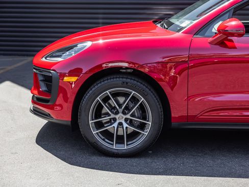 Certified 2026 Porsche Macan AWD/4WD image 25