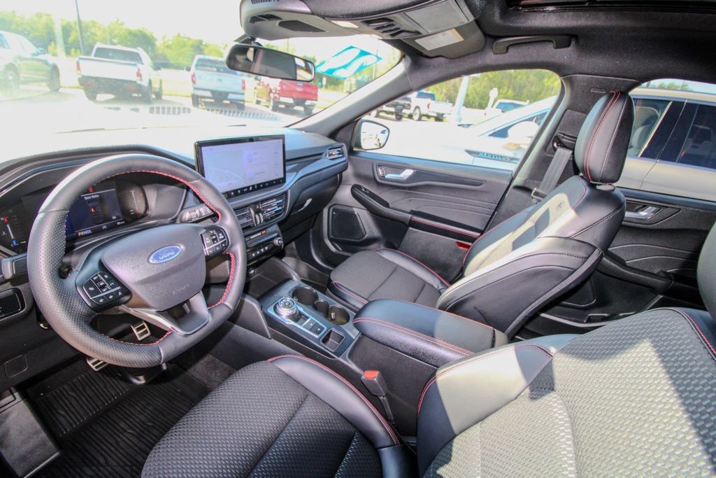 Used 2024 Ford Escape ST-Line w/ Tech Pack #1 AWD/4WD image 16